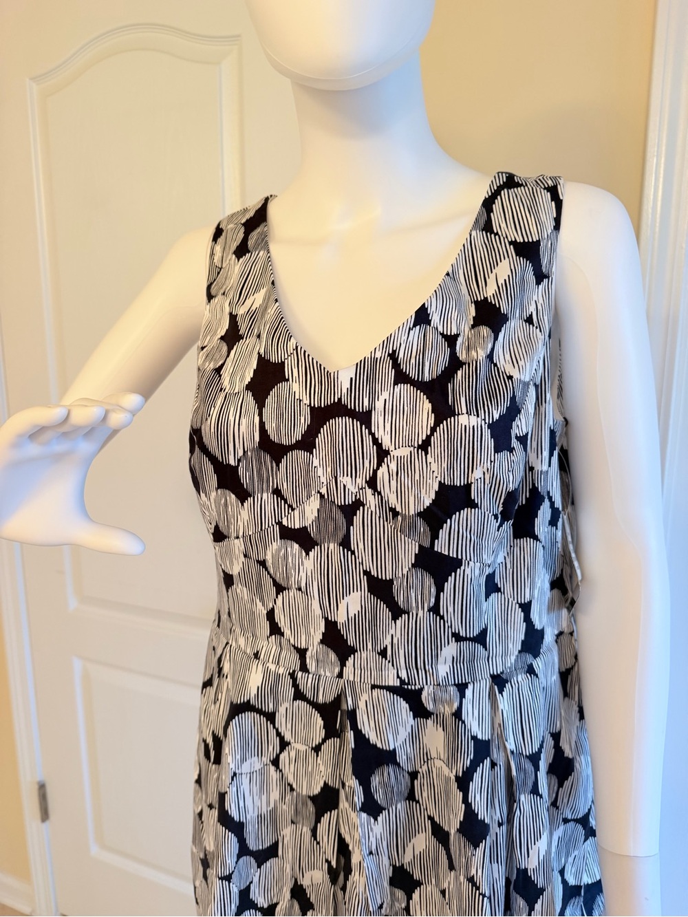 NWT Nine West $80 Cotton Navy White Printed VNeck Sleeveless A-Line Dress Size14 - Picture 4 of 10